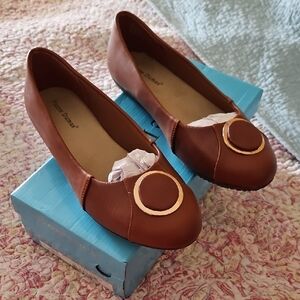 Pierre Dumas Tan Flats with Gold Circle Accent